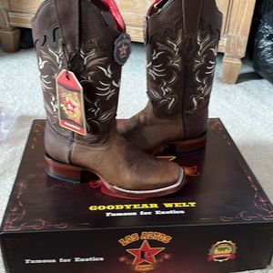 Women size 6.5 cowboy boots. Never worn.